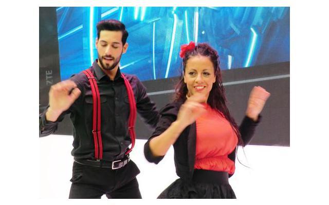 Eine heiße Show lieferten diese Flamenco-Tänzer am Stand von ZTE.