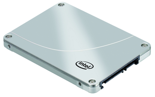 Platz 5: Intel 520 Series - Auch für die Intel-SSD müssen Käufer tief in die Tasche greifen.  Dafür ist der Service erfreulich umfangreich - 3,5-Zoll-Adapter, SATA-Kabel und die Software Intel Data Migration sind im Preis inbegriffen.