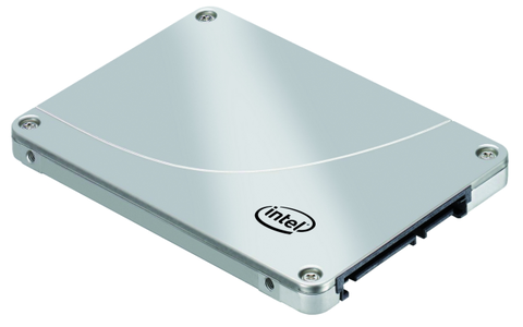 Platz 5: Intel 520 Series - Auch für die Intel-SSD müssen Käufer tief in die Tasche greifen.  Dafür ist der Service erfreulich umfangreich - 3,5-Zoll-Adapter, SATA-Kabel und die Software Intel Data Migration sind im Preis inbegriffen.
