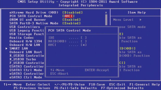 BIOS konfigurieren: In den „Advanced Chipset Features“ wählen für den SATA-Kontroller die Option „AHCI“.