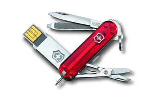 Für alle Fälle gerüstet: Das Taschenmesser Victorinox@work enthält neben einer Klinge auch Nagelfeile, Schere, Pinzette, Kugelschreiber und USB-Stick. Erhältlich ist es mit 16 GB und mit 32 GB Speicherplatz.