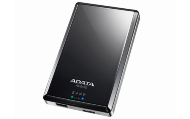 Adata Dashdrive Air AE800 - Die Adata Dashdrive Air AE800 bietet Zugriff für maximal 8 Geräte und beherbergt bis zu 500 GByte Daten. Mit einer Akkulaufzeit von 8 Stunden gehört die Adata zu den ausdauernderen WLAN-Festplatten.