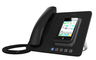 Quasseln mit Strippe - Wer auch als iPhone-Nutzer nicht auf das klassische Telefon-Feeling verzichten will, erhält mit der AltiGen iFusion SmartStation­ für ein Dock mit einem klassischen Hörer und Vollduplex-Lautsprecher für Konferenzen. Über den USB-Ans