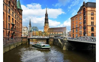 Platz 2 deutschlandweit: Hamburg (Foto: Kameraauge, Fotolia.com) Die Hansestadt Hamburg verfehlte mit 28 Prozent mehr Fahrtzeit in der Rushour nur knapp die Spitze und landet auf Platz zwei.