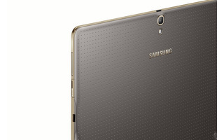 Samsung Galaxy Tab S 10.5 - Den starken Prozessoren stehen üppige 3 GB Arbeitsspeicher zur Seite. Zu Performance-Problemen sollte es unter dem aktuellen Android 4.4 KitKat daher nicht kommen.