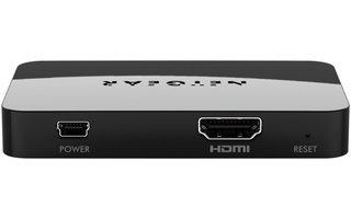 Mit oder ohne Kabel - Die Netgear Push2TV PTV 3000 überträgt die Bildschirminhalte von angeschlossenen Geräten entweder drahtlos oder über eine HDMI-Verbindung. Letztere verspricht eine bessere Performance.