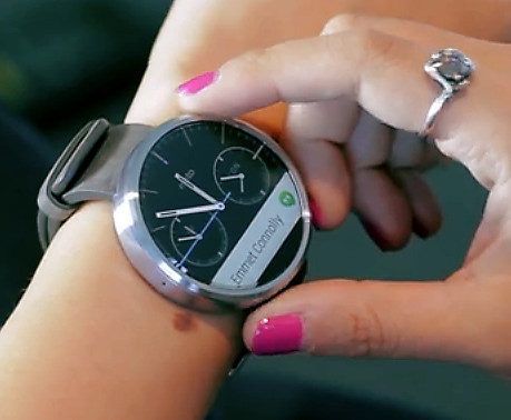 Motorola Moto 360: Die Smartwatch hat einen Display-Durchmesser von rund 3,8 cm und lässt sich per Touchscreen oder Sprachbefehl bedienen.