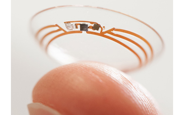 Google testet derzeit eine intelligente Kontaktlinse, die über einen drahtlosen Chip und einen Glukosesensor den Zuckergehalt in der Tränenflüssigkeit misst.