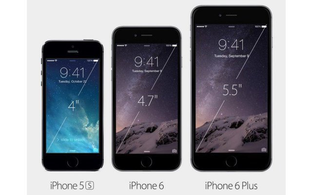 Deutlich größer: Beide iPhone-6-Modelle sind deutlich größer als das Apple iPhone 5S. Das iPhone 6 kommt mit einem 4,7 Zoll großen Bildschirm, das Display des iPhone 6 Plus misst 5,5 Zoll (Bild: Apple).