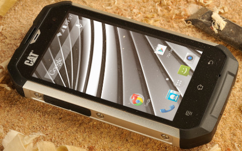 Das erste Smartphone mit Outdoor-Qualitäten und dem aktuellen Android 4.4 kommt von Cat Phones. com! hat das Ruggedized Phone einem Härtetest unterzogen.