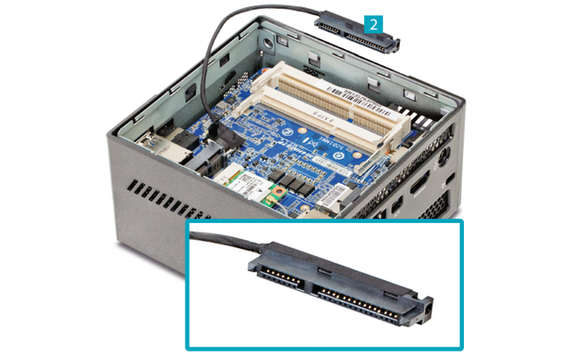 SATA-Anschluss: Manche Mini-PCs können mit einer 2,5-Zoll-Festplatte ausgerüstet werden. Über diese Anschlussleiste wird die Festplatte mit Strom versorgt und die Daten werden ausgetauscht.