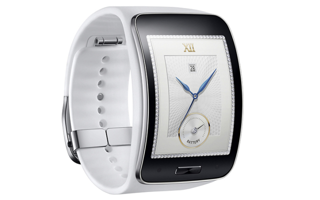 Samsung Gear S - Samsung setzt bei der Gear S auf ein gebogenes Display im 2,0-Zoll-Format mit 360 x 480 Pixel sowie auf das exotische Betriebssystem Tizen. Zudem spendieren die Koreaner der Uhr einen SIM-Kartenslot, womit die Smartwatch im Gegensatz zu d