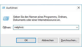 Wenn Sie sich beim Hochfahren von Windows 10 ohne Passworteingabe automatisch einloggen möchten, dann drücken Sie [Windows R], um den Ausführen-Dialog zu öffnen. Geben Sie dann den Befehl netplwiz ein und drücken Sie die Eingabetaste.