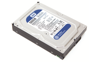 Festplatte: In Zeiten von externen Festplatten und NAS-Servern reichen 500 GByte vollkommen aus. Die Western Digital WD5000AAKX bietet sich damit an.