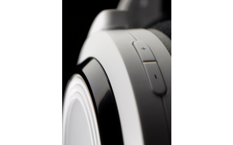 AKG K935: Kabelloser Kopfhörer ohne Bluetooth 