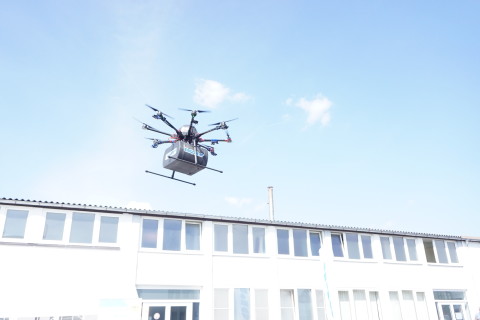 Drohnenbringdienst EmQopter